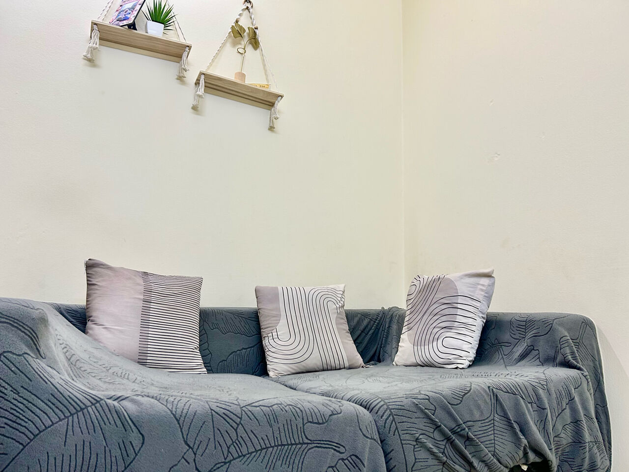 Manama, Furniture, BHD 20,  Sofa Set For Sale &ndash; Excellent Value