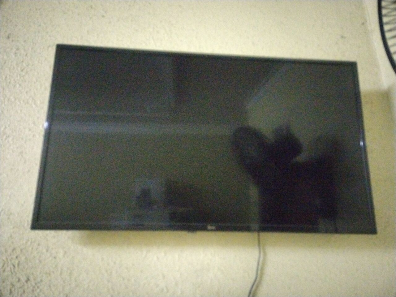 Dammam, Appliances, SAR 450,  IKON Smart TV. 40inch. Price Negotiable. Call Me For More Details.