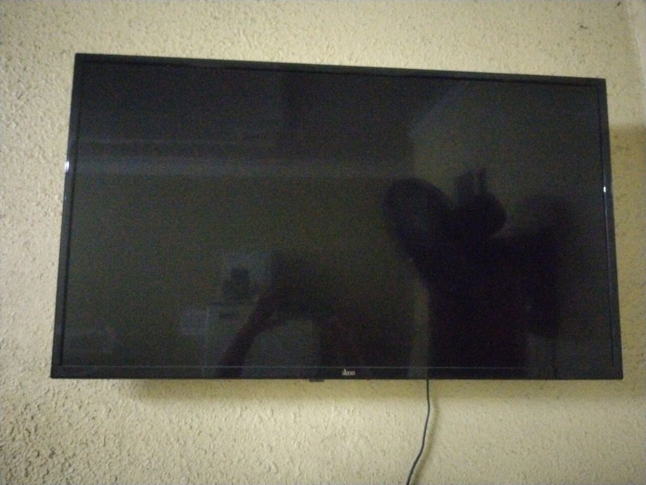 Dammam, Appliances, SAR 450,  IKON Smart TV. 40inch. Price Negotiable. Call Me For More Details.