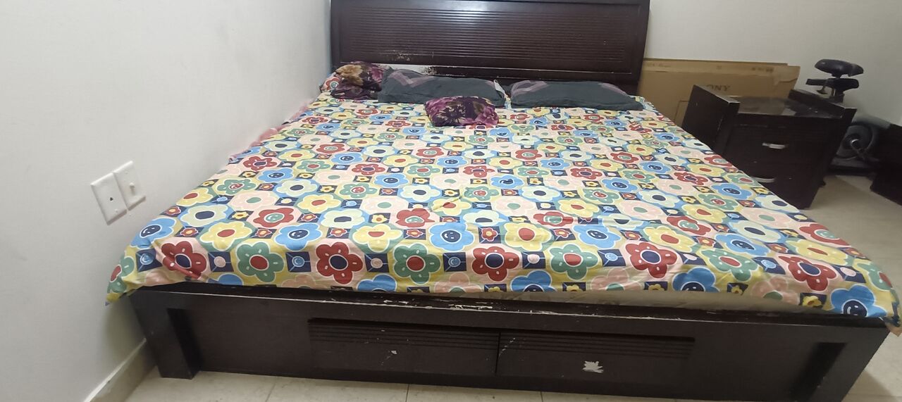 Dammam, Furniture, SAR 200,  King Size Bed & Cabinet