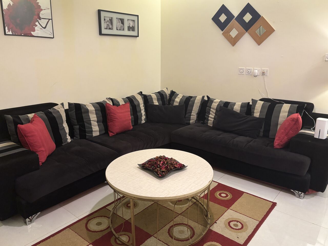 Jeddah, Furniture, SAR 175,  Black Sofa Set With Printed Rug And Table Set