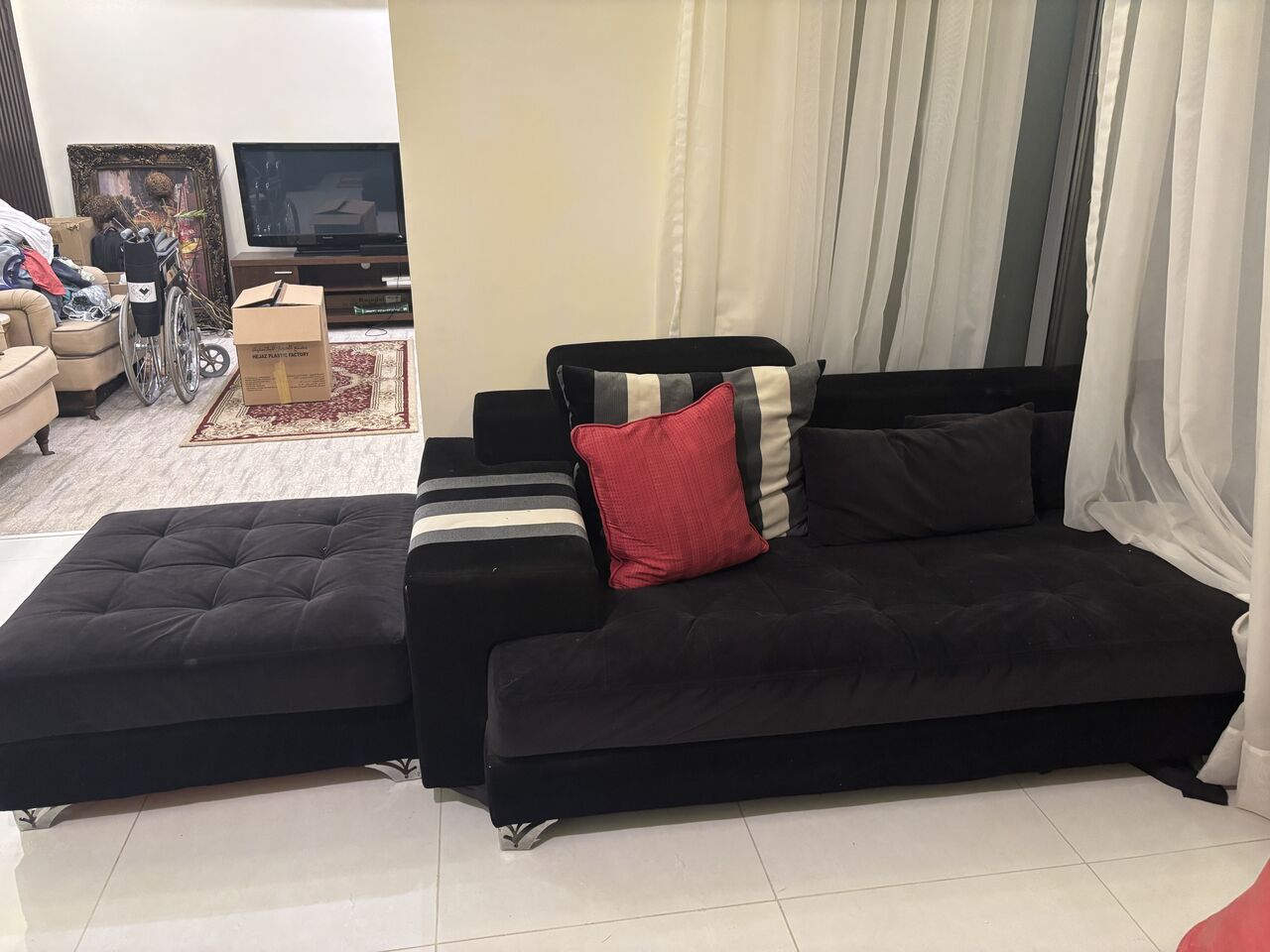 Jeddah, Furniture, SAR 175,  Black Sofa Set With Printed Rug And Table Set