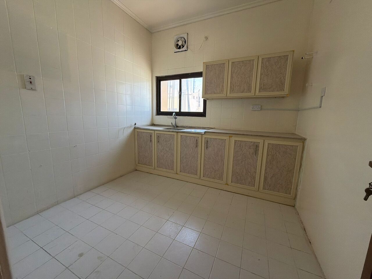 Mahooz, Offices, BHD 250,  MODERN Office Flat For Rent In Mahooz