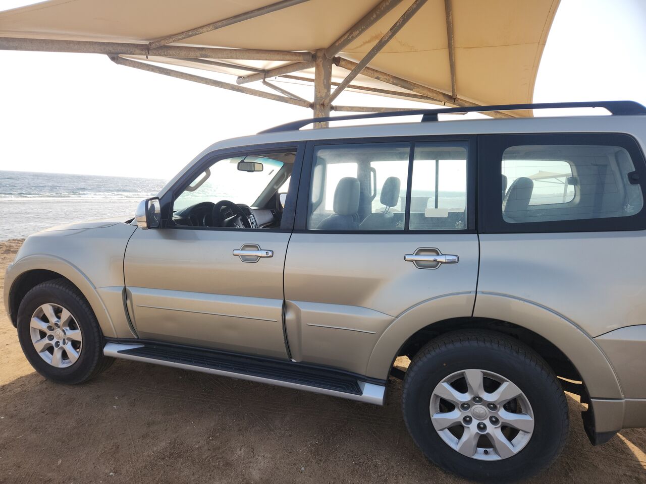 Rabigh, Vehicles, Cars & Trucks , SAR 56000,  Mitsubishi Pajero,  2017,  Automatic,  106000 KM,  Pajero  Low Mikage Good
