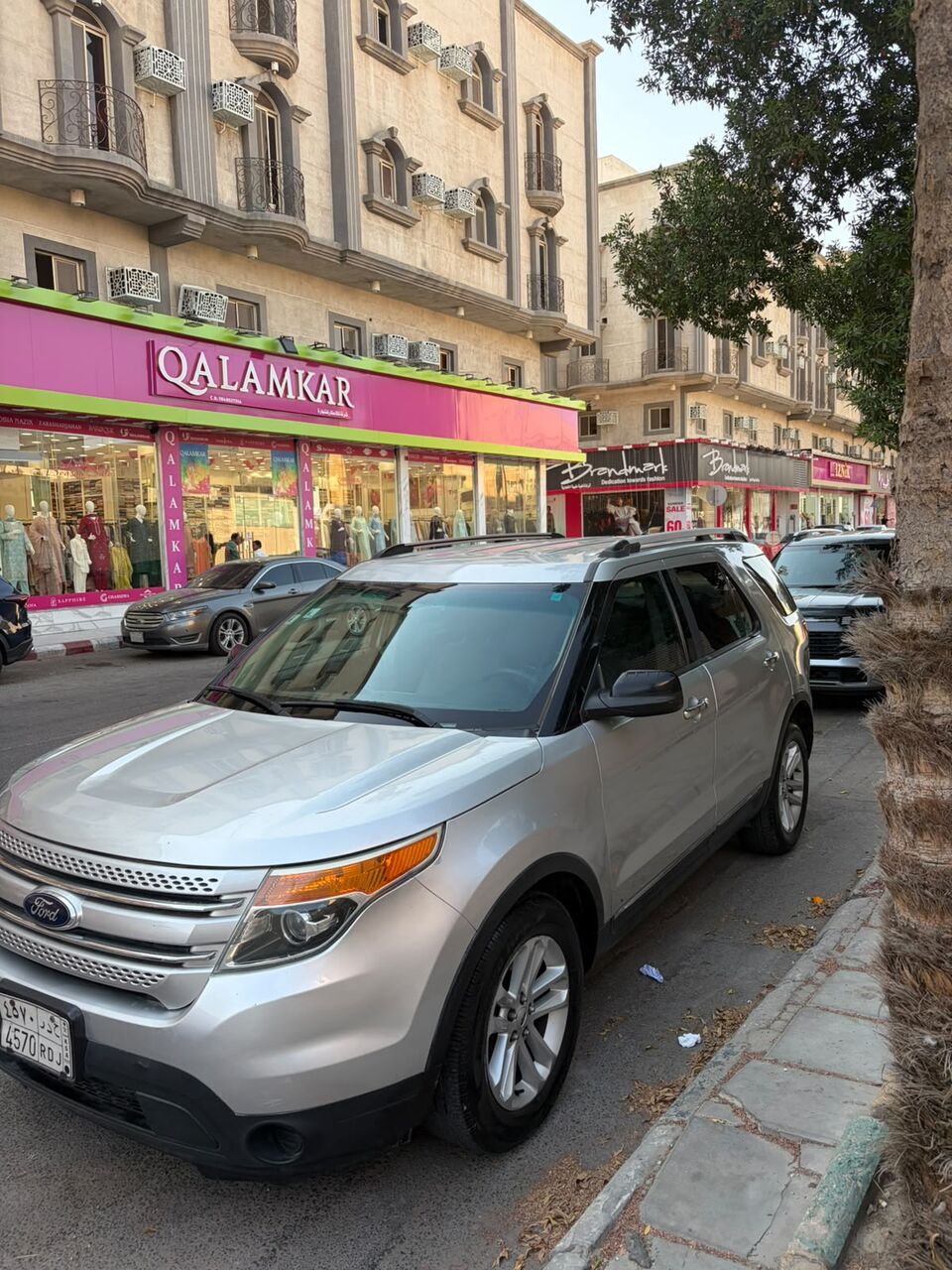 Khobar, Vehicles, Cars & Trucks , SAR 38500,  Ford Explorer,  2013,  Automatic,  185000 KM,   Mileage 185.000 SAR 38500. 0582463045