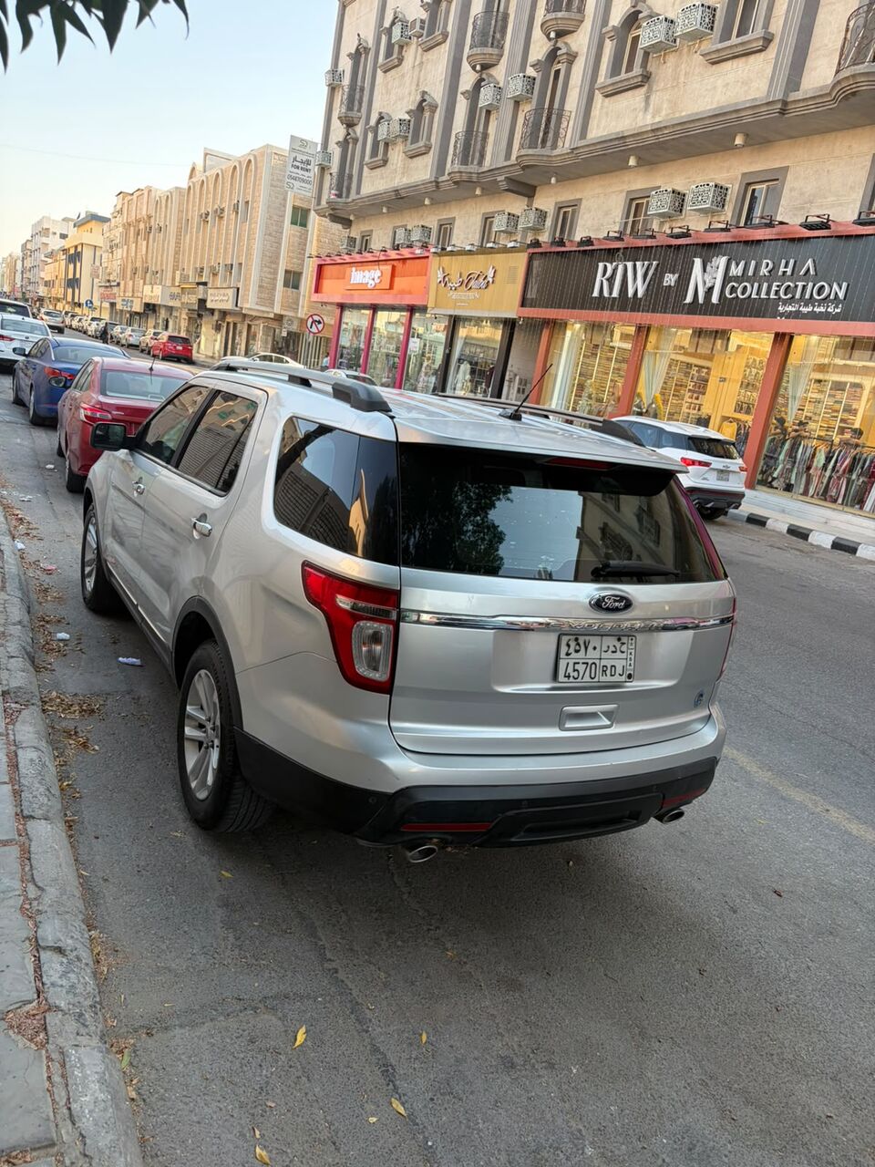 Khobar, Vehicles, Cars & Trucks , SAR 38500,  Ford Explorer,  2013,  Automatic,  185000 KM,   Mileage 185.000 SAR 38500. 0582463045