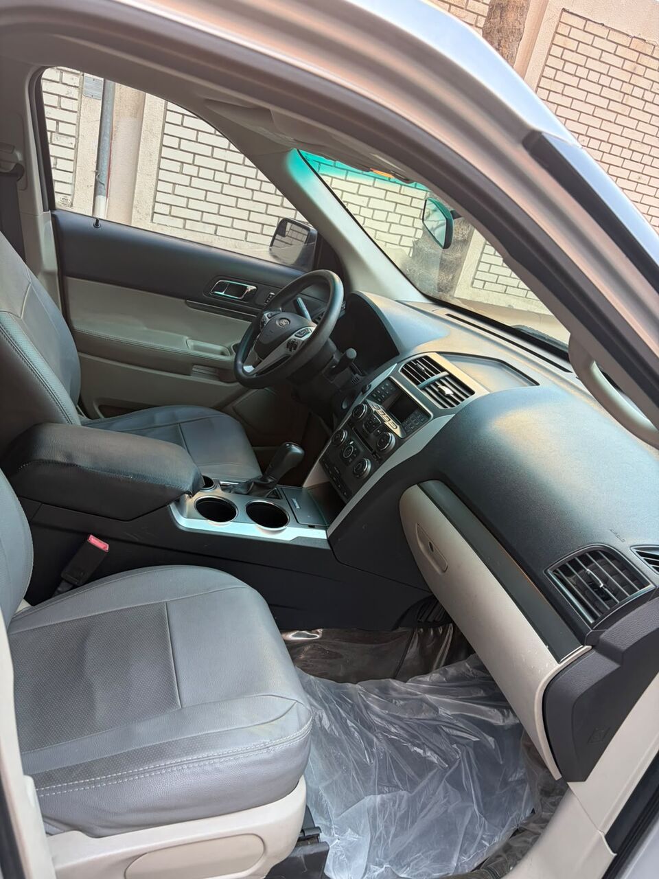 Khobar, Vehicles, Cars & Trucks , SAR 38500,  Ford Explorer,  2013,  Automatic,  185000 KM,   Mileage 185.000 SAR 38500. 0582463045