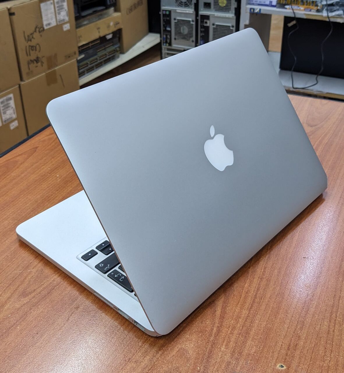 Manama, Tablet Computers, BHD 88,  MacBook Pro Core I5 2.7Ghz 8GB RAM 13.3" 2K Display With Type-C Adapter FREE Bag & Mouse