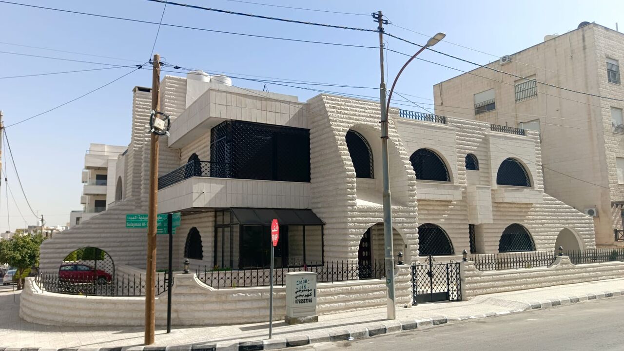 Amman, Villas, JOD 25000,  300 Sq. Meter,  Luxurious Ground Floor Apartment For Rent In Deir Ghbar &ndash; Al Diyar District.