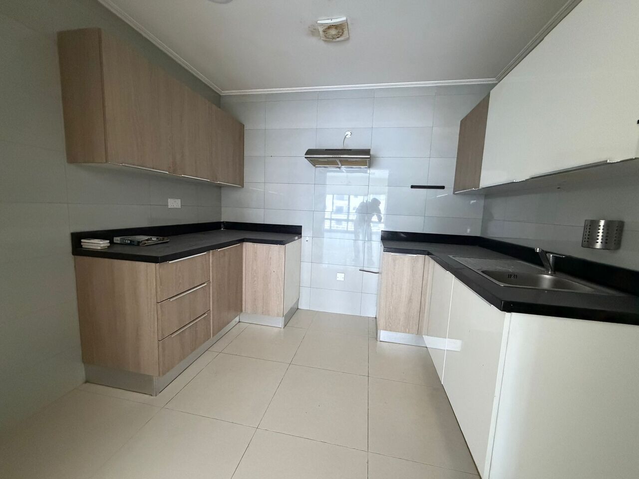 Adliya, Apartments, Flats, Houses & Villas, BHD 250/month,  2 BR,  Semi-Furnished Apartment For Rent In Adliya