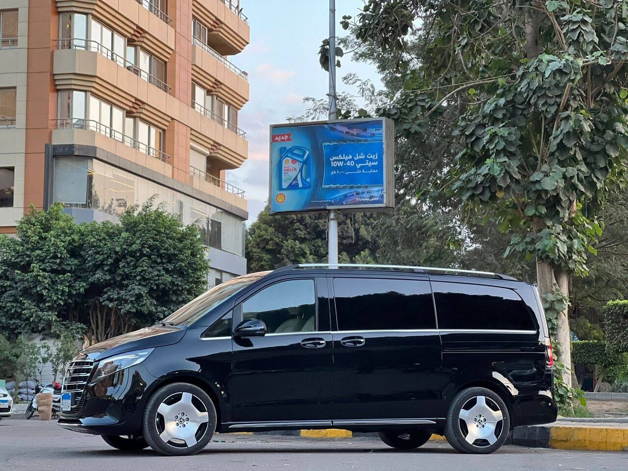 Cairo, Automotive, مرسيدس فيانو للإيجار مع سائق | تجربة تنقل را