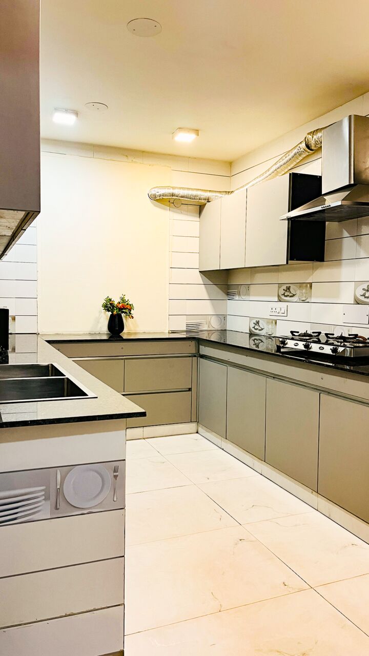 Gurugram, Apartments, Flats, Houses & Villas, INR 8000/day,  Furnished,  2 BR,  950 Sq. Meter,  Two Bedroom Apartment Dlf Cyber City