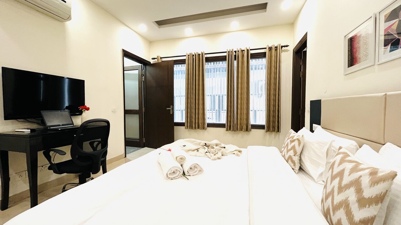 Gurugram, Apartments, Flats, Houses & Villas, INR 8000/day,  Furnished,  2 BR,  950 Sq. Meter,  Two Bedroom Apartment Dlf Cyber City