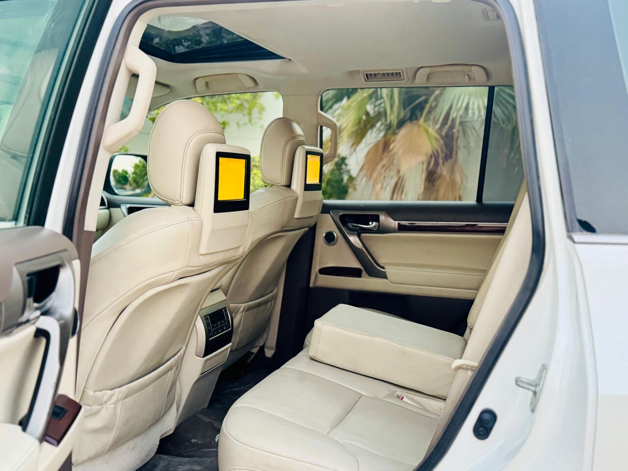Manama, Vehicles, Cars & Trucks , BHD 5700,  Lexus GX,  2010,  Automatic,  247000 KM,  Full Option  - GX460 - 7 Seat Luxury SUV
