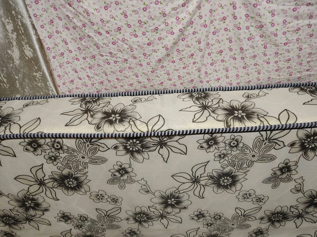 Jubail, Household Items, SAR 200,  6 MONTH USED MATTRESS WITH 2 LEATHER CHAIRS FREE