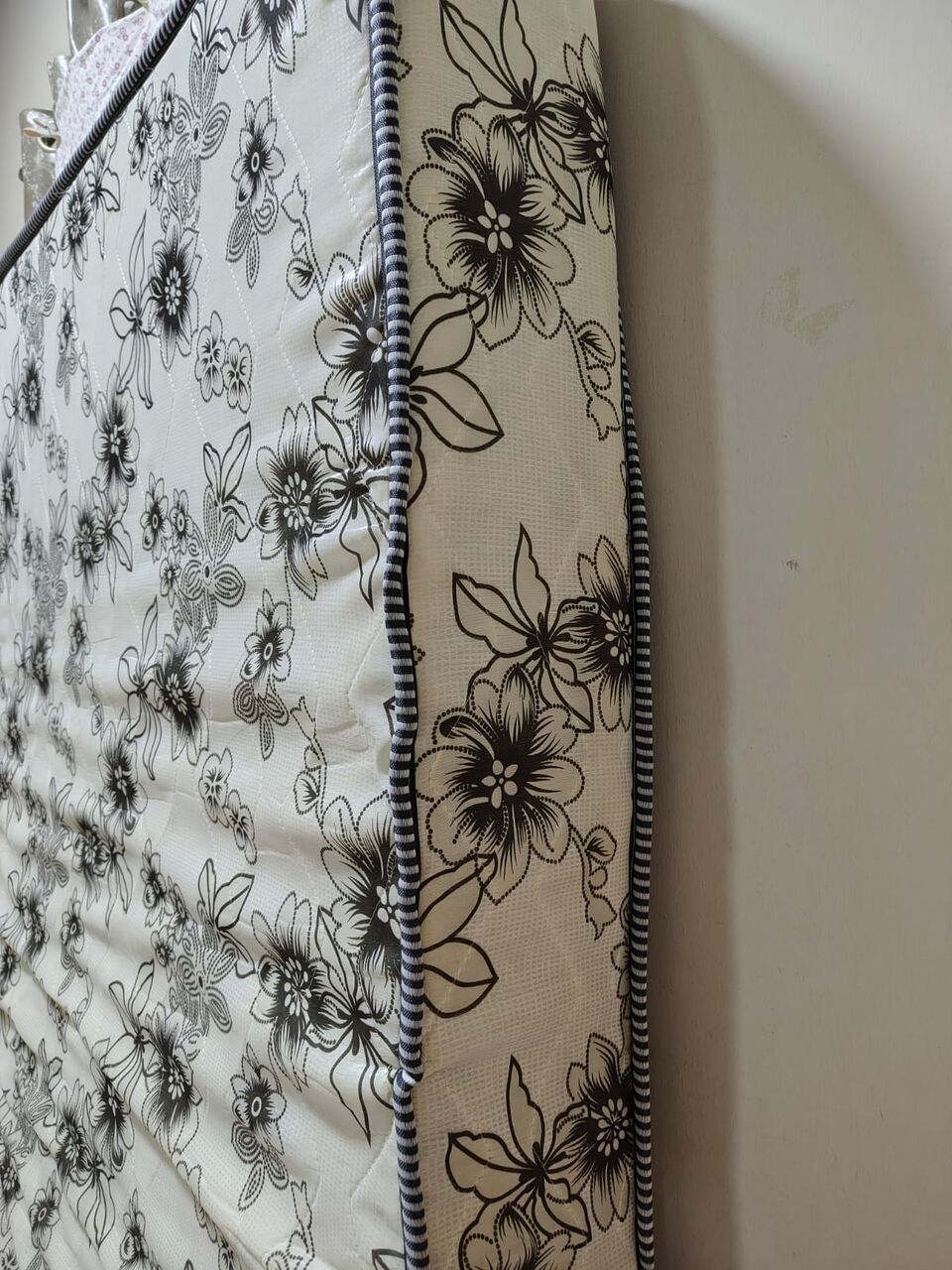 Jubail, Household Items, SAR 200,  6 MONTH USED MATTRESS WITH 2 LEATHER CHAIRS FREE