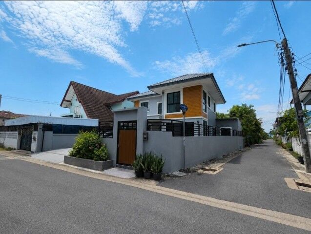 Bangkok, Real Estate For Sale, THB 49990000,  3 BR,  51 Sq. Feet,  Single House Pracha Uthit 90 For Sale 4,990,000 51 Sq M. 3 Bedrooms/4 Bathrooms/1 Living