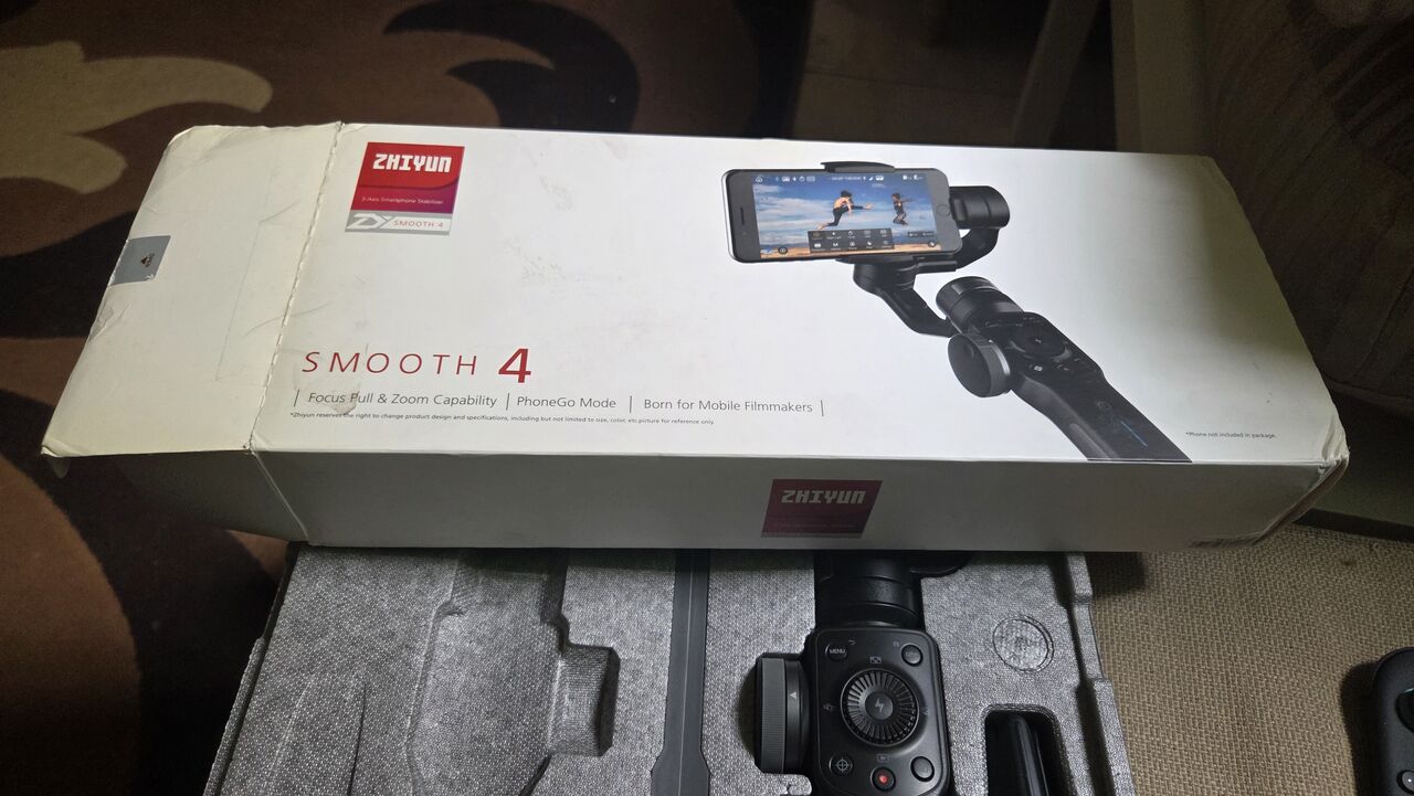 Al Malaz, Electronics, SAR 600,  للبيع Gimbal احترافي للموبايل – Zhiyun Smooth 4