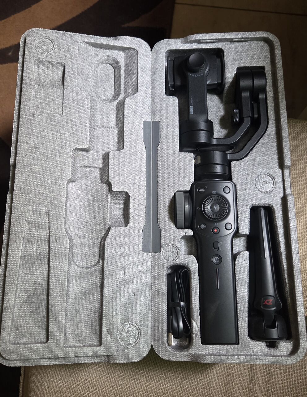 Al Malaz, Electronics, SAR 600,  للبيع Gimbal احترافي للموبايل – Zhiyun Smooth 4