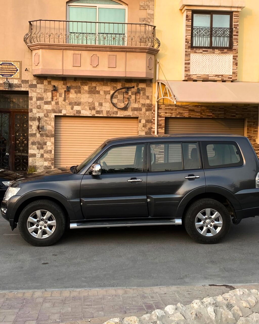 Zinj, Vehicles, Cars & Trucks , BHD 4400,  Mitsubishi Pajero,  2016,  Automatic,  156000 KM,    | For Sale