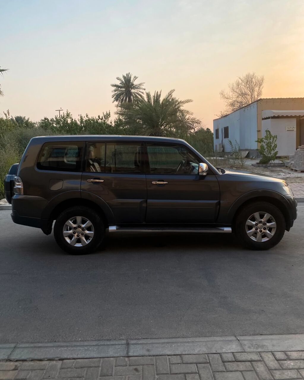 Zinj, Vehicles, Cars & Trucks , BHD 4400,  Mitsubishi Pajero,  2016,  Automatic,  156000 KM,    | For Sale