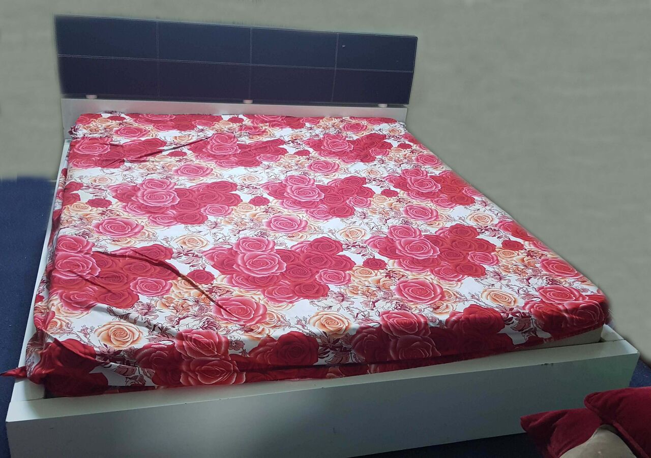 Riyadh, Household Items, SAR 150,  Bed Set, Washing Machines & Table For Sale (SAR)