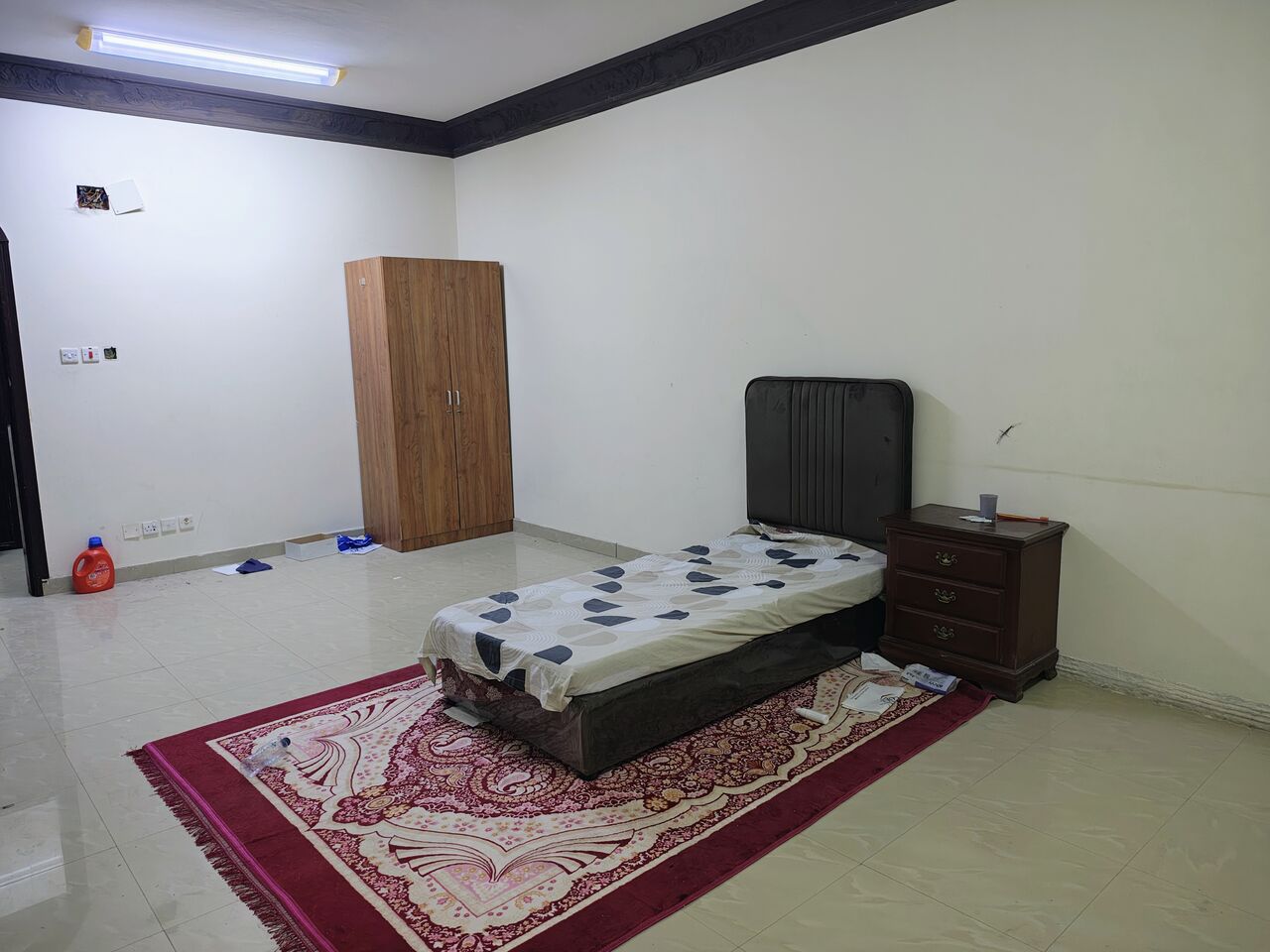 Al Iskan, Apartments, Flats, Houses & Villas, SAR 1300/month,  Furnished,  1 BR,  One Room For Rent In A 2 Room Apartment.