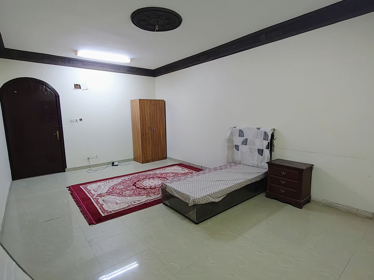 Al Iskan, Apartments, Flats, Houses & Villas, SAR 1000/month,  Furnished,  1 BR,  One Room For Rent In A 2 Room Apartment.