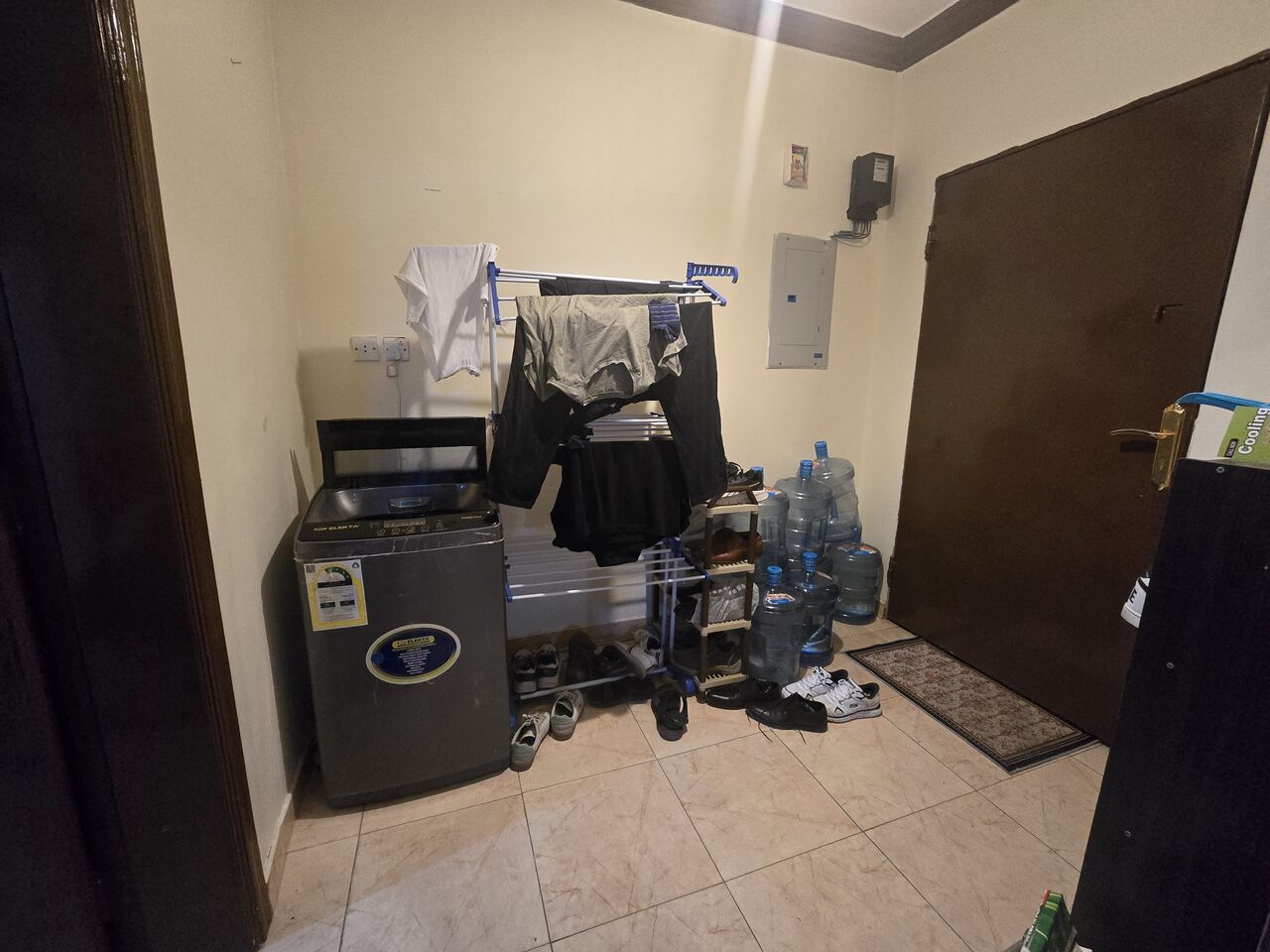 Al Malaz, Apts/Flats Wanted, SAR 1400/month,  Furnished,  3 BR,  Fully Furnished Single Bedroom Available For One Person  From 1st September.