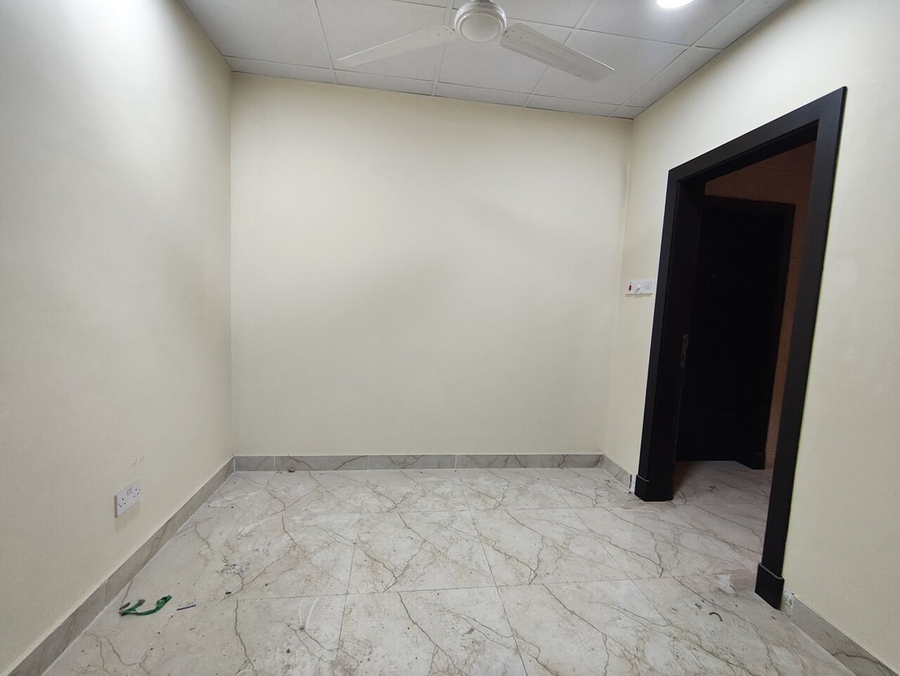 Manama, Apartments, Flats, Houses & Villas, BHD 120/year,  1 BR,  Isatown:- Studio Flat On Rent With Unlimited Ewa & Split Ac..