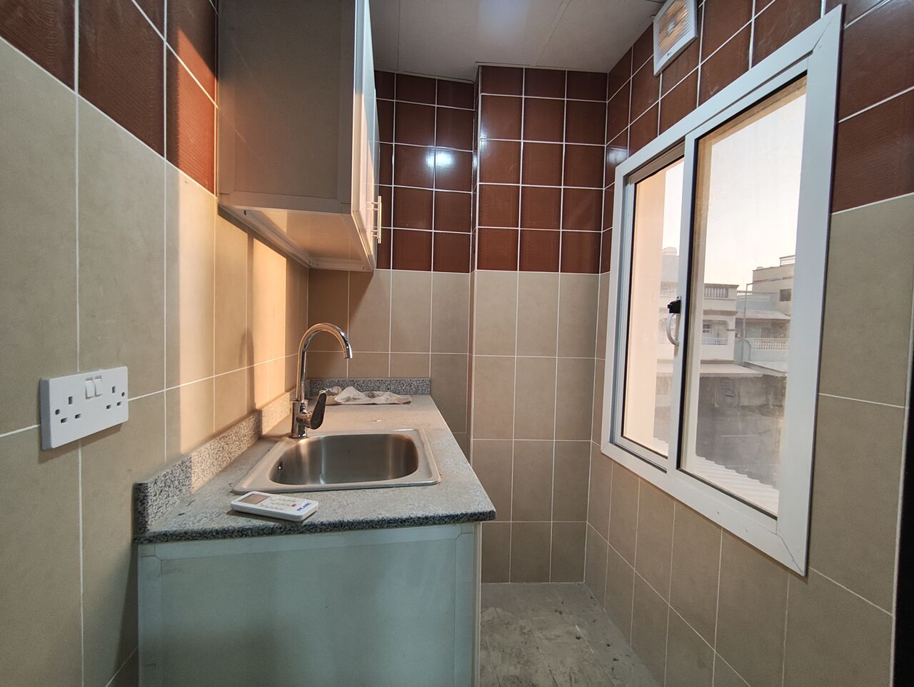 Manama, Apartments, Flats, Houses & Villas, BHD 120/year,  1 BR,  Isatown:- Studio Flat On Rent With Unlimited Ewa & Split Ac..