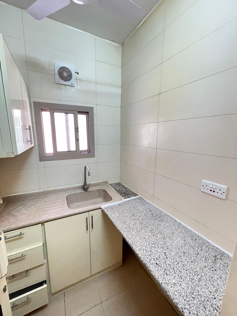 Gudaibiya, Apartments, Flats, Houses & Villas, BHD 140/month,  Studio,  Studio Flat For Rent With Ewa In Gudabiya - Lokesh Patel 33626070