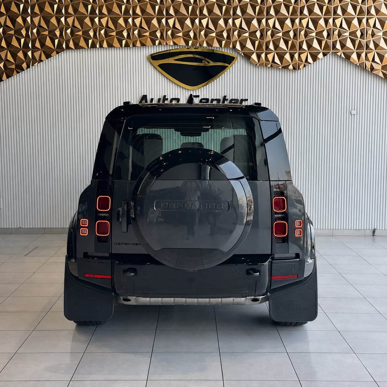Riffa, Vehicles, Cars & Trucks , BHD 39000,  LAND ROVER DEFENDER 110 X-DYNAMIC V6 HSE 2025 CARPATHIAN GREY,  2025,  Automatic,  7000 KM,