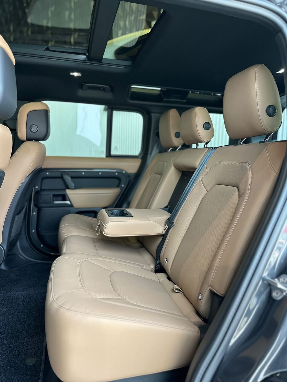 Riffa, Vehicles, Cars & Trucks , BHD 39000,  LAND ROVER DEFENDER 110 X-DYNAMIC V6 HSE 2025 CARPATHIAN GREY,  2025,  Automatic,  7000 KM,
