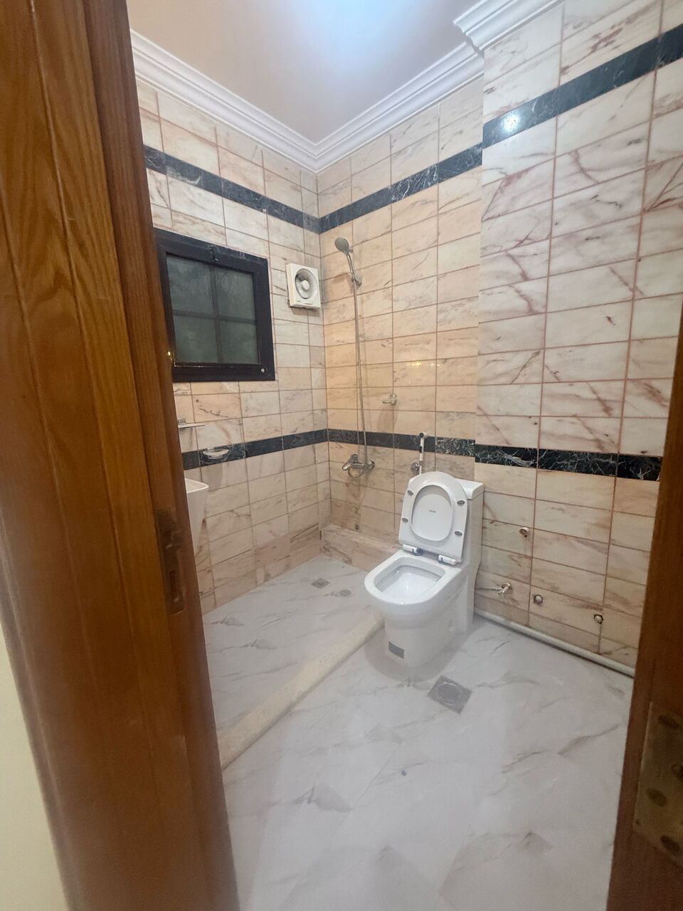 Al Sharafeyah, Apartments, Flats, Houses & Villas, SAR 1/month,  4 BR,  Spacious Unfurnished 4-Bedroom Flat With Underground Parking &ndash; Jeddah