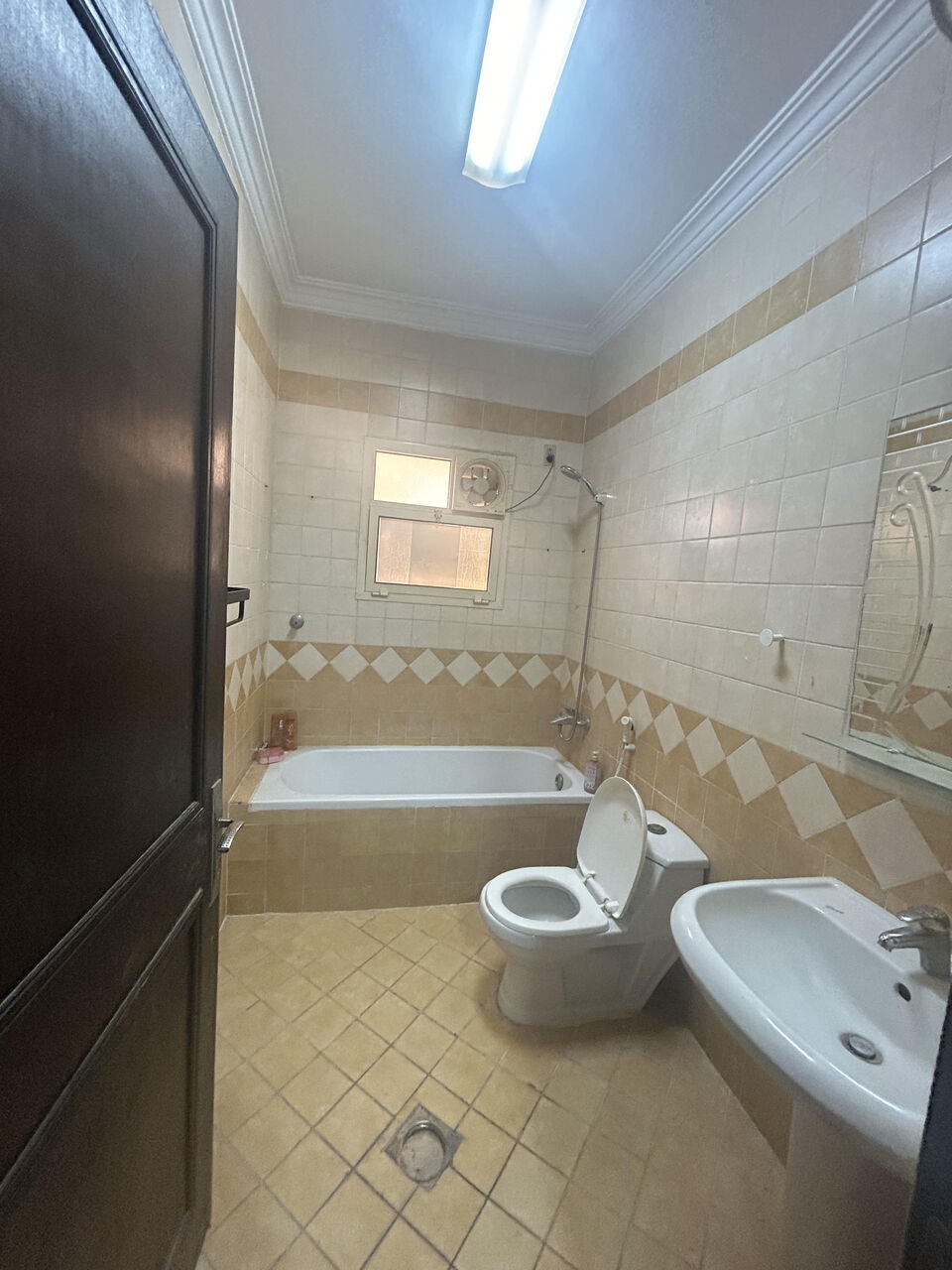 Al Jawhara, Housing Exchanges, SAR 24000/year,  3 BR,  110 Sq. Meter,  Unfurnished Family Flat Available In Al Jawhara Khaleej Area