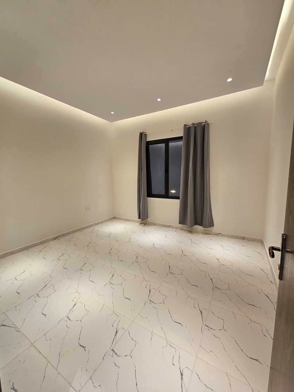 Salmaniya, Apartments, Flats, Houses & Villas, BHD 230/month,  2 BR,  Brand New Flat For Rent In Salmaniya With EWA Nearby Hospital