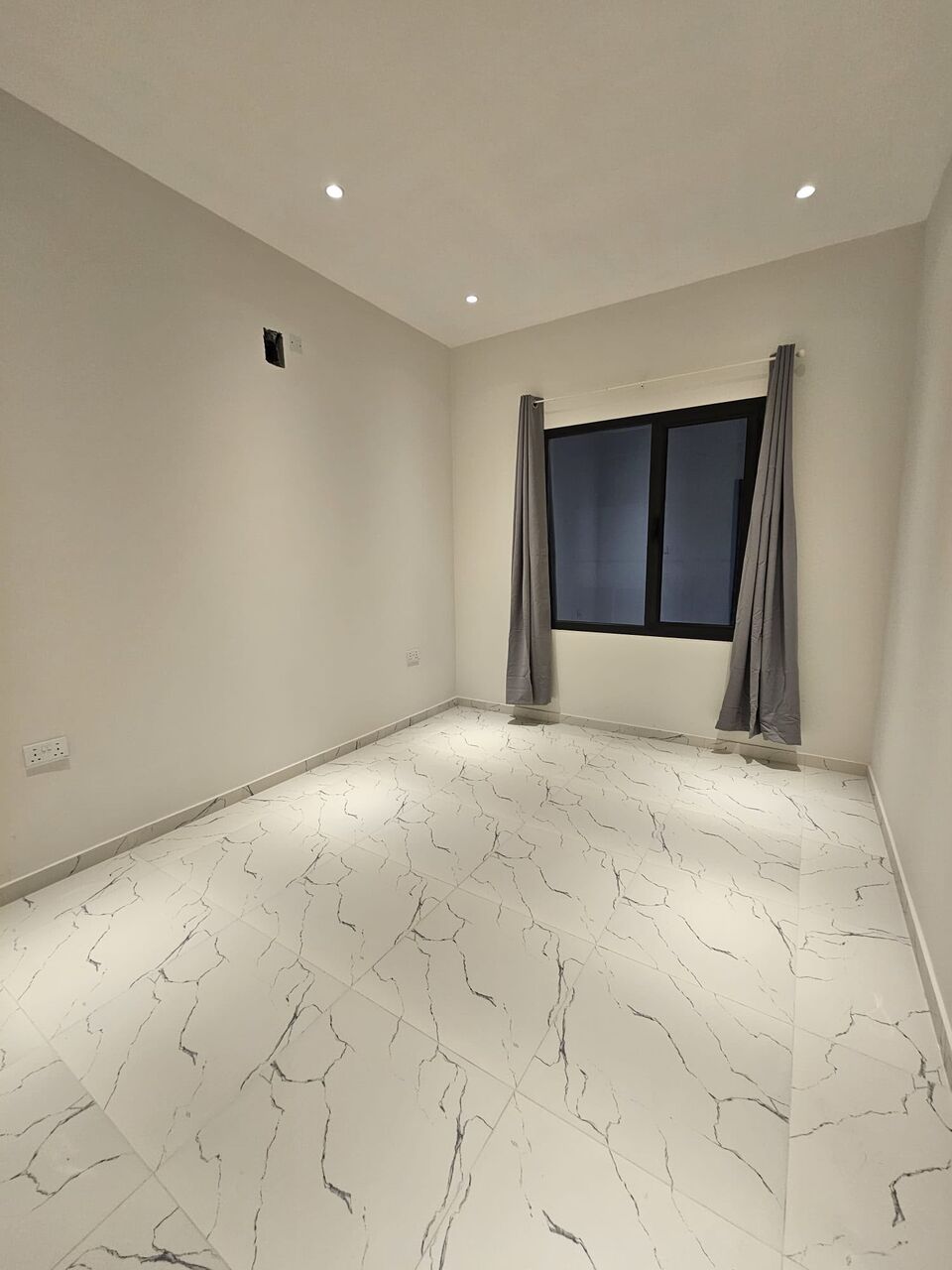 Salmaniya, Apartments, Flats, Houses & Villas, BHD 230/month,  2 BR,  Brand New Flat For Rent In Salmaniya With EWA Nearby Hospital