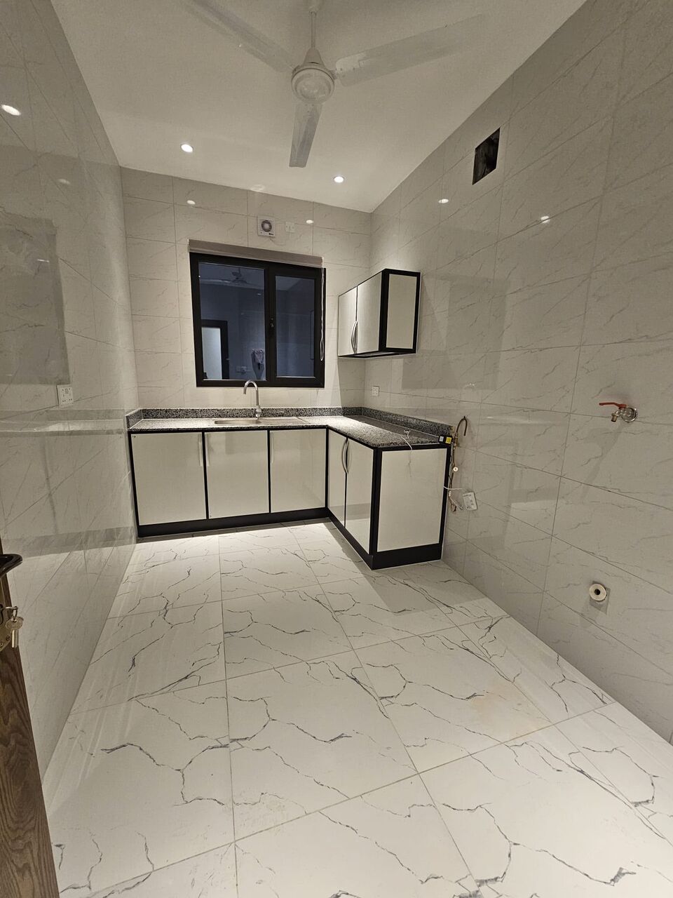 Salmaniya, Apartments, Flats, Houses & Villas, BHD 230/month,  2 BR,  Brand New Flat For Rent In Salmaniya With EWA Nearby Hospital