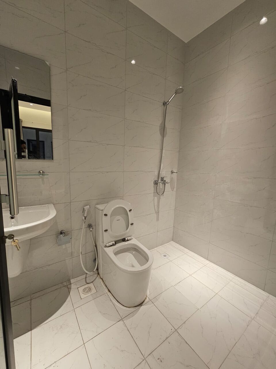 Salmaniya, Apartments, Flats, Houses & Villas, BHD 230/month,  2 BR,  Brand New Flat For Rent In Salmaniya With EWA Nearby Hospital