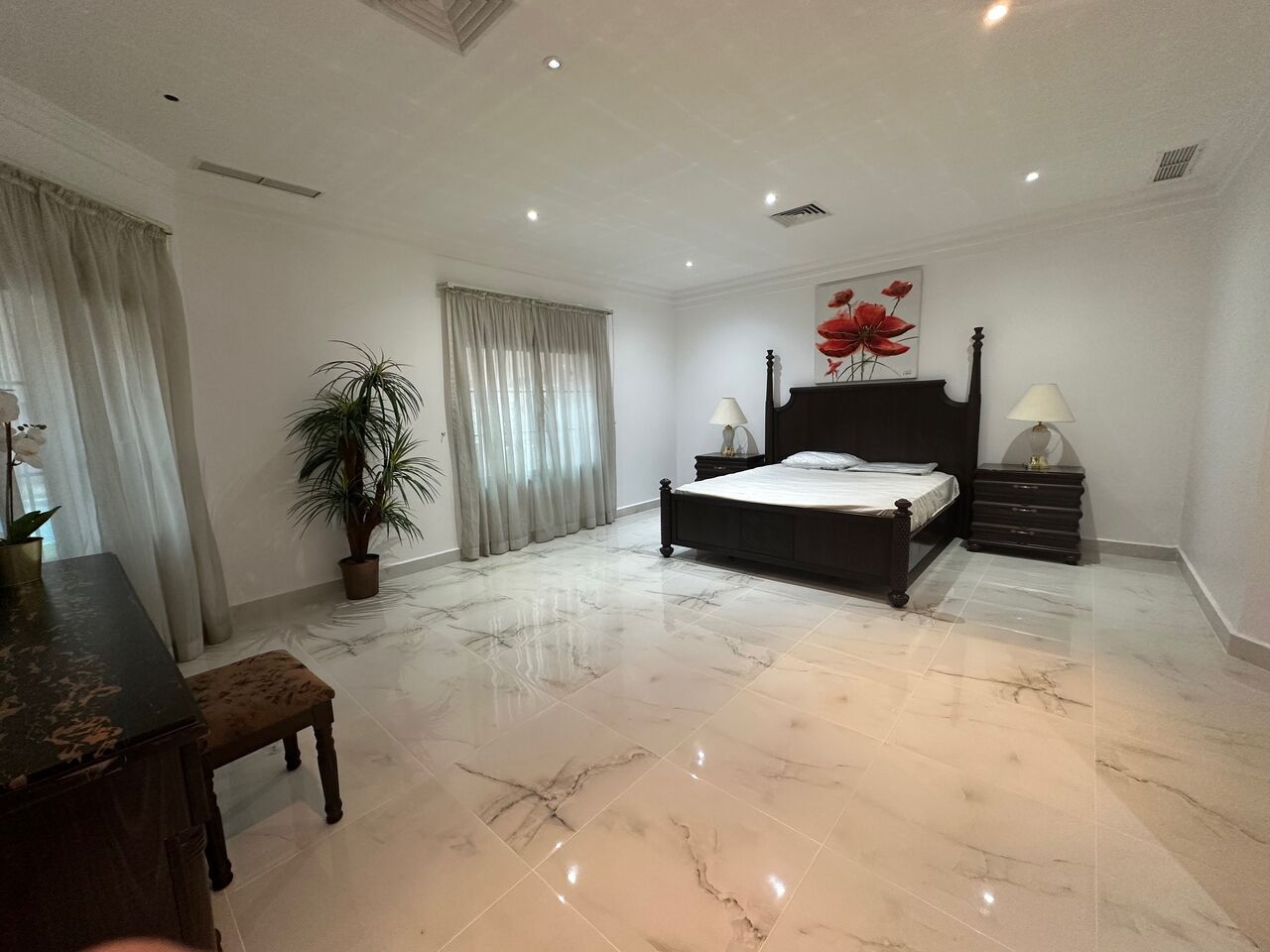 Hawalli, Apartments, Flats, Houses & Villas, KWD 600/month,  3 BR,  Lovely 3-Bedroom Apartment In A Beautiful Compound
