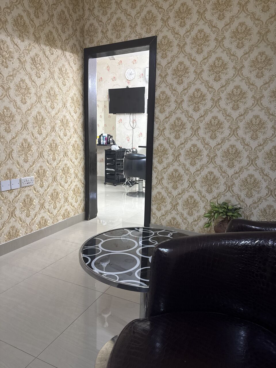 Manama, Jobs, All Around Beautician