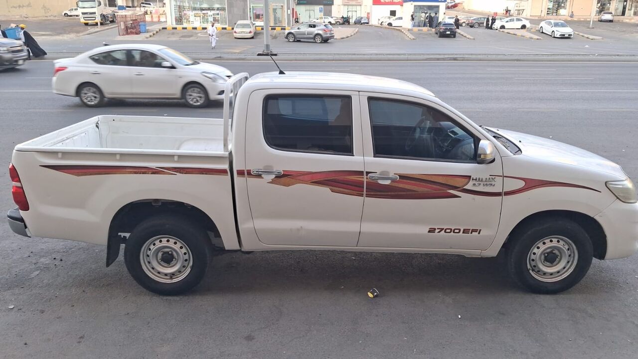 Al Hamadaniyyah, Manpower, TOYOTA HILUX PETROL 2015 For Rent