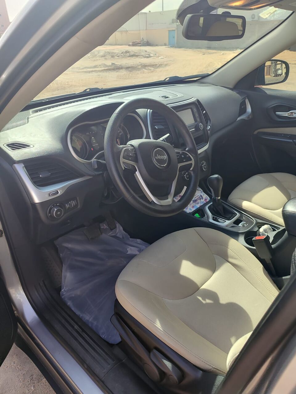 Riyadh, Vehicles, Cars & Trucks , SAR 33000,  Jeep Cherokee,  2016,  Automatic,  182000 KM,