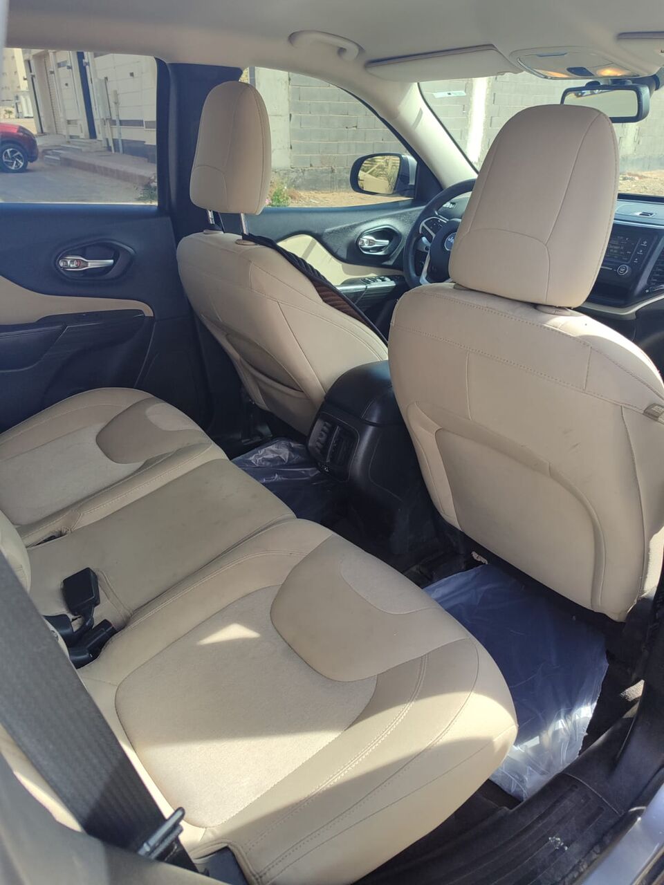 Riyadh, Vehicles, Cars & Trucks , SAR 33000,  Jeep Cherokee,  2016,  Automatic,  182000 KM,
