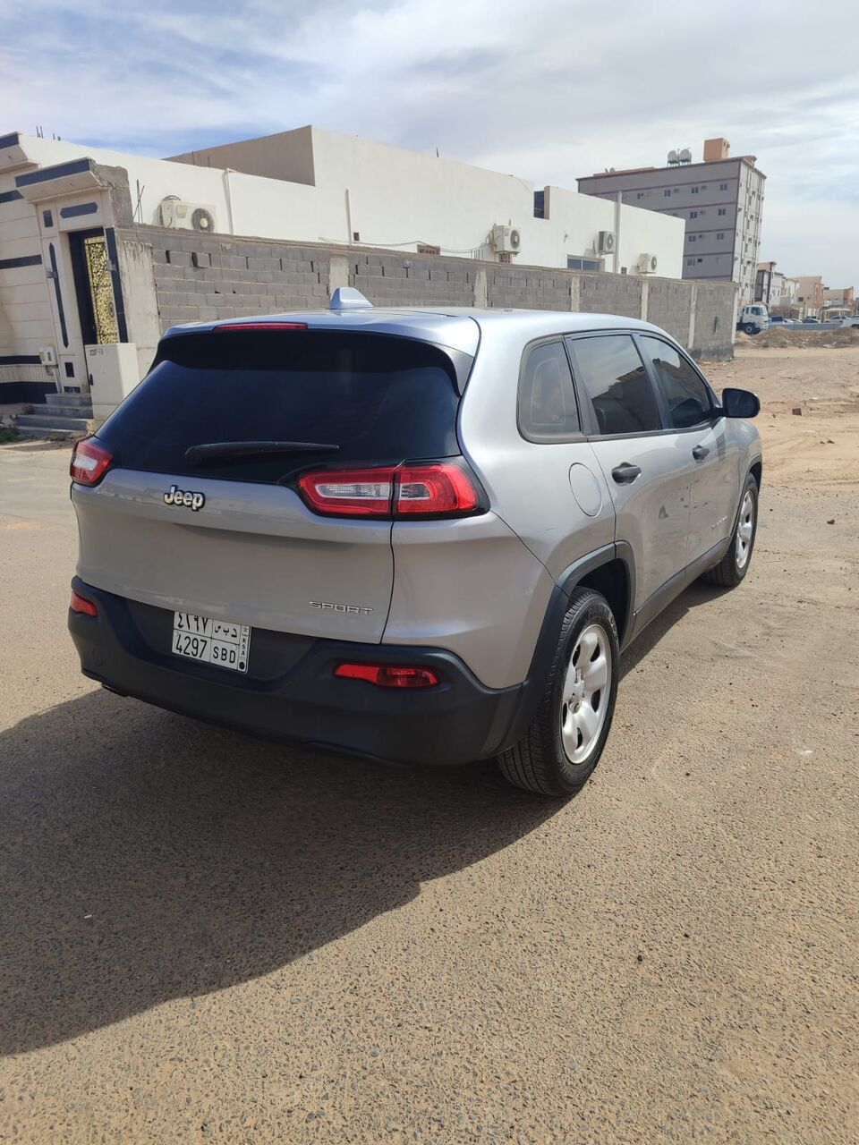 Riyadh, Vehicles, Cars & Trucks , SAR 33000,  Jeep Cherokee,  2016,  Automatic,  182000 KM,