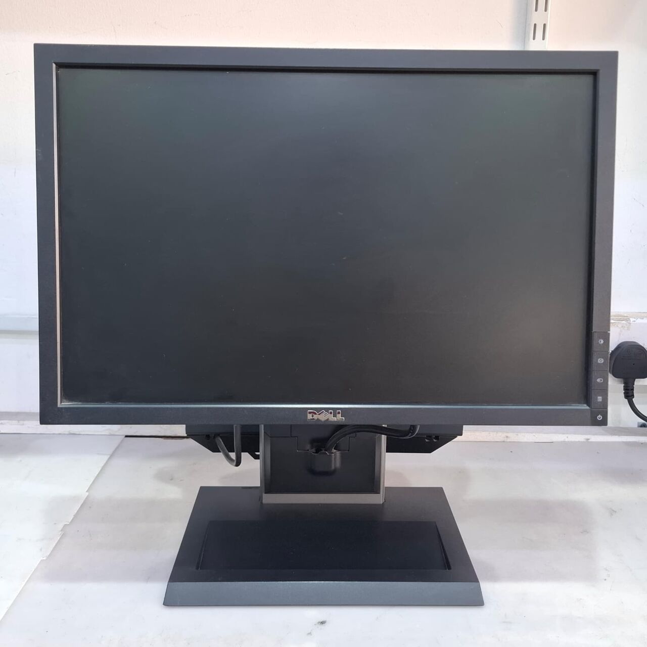 Riffa, Computers, BHD 55,  DELL Core I7 All In One WiFi Computer 20" HD Wide Monitor 8GB RAM + 256GB SSD Ready Win 11