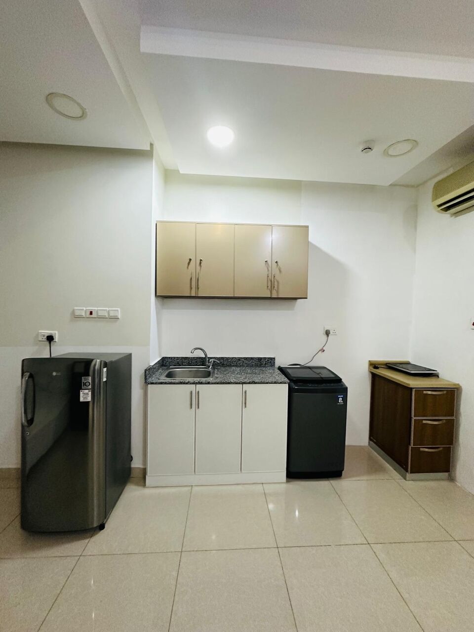Manama, Apartments, Flats, Houses & Villas, BHD 150/year,  1 BR,  Apartment For Rent In Seef Fully Furnished With Electricity
