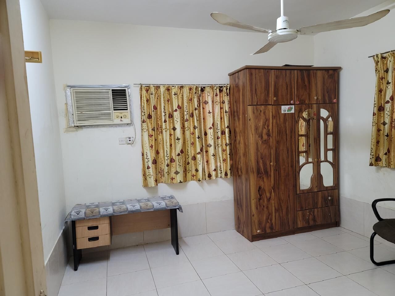 Al Sharafeyah, Rooms for Rent, SAR 950/month,  Furnished,  Room For Single Muslim Executive Bachelor & Non Smoker