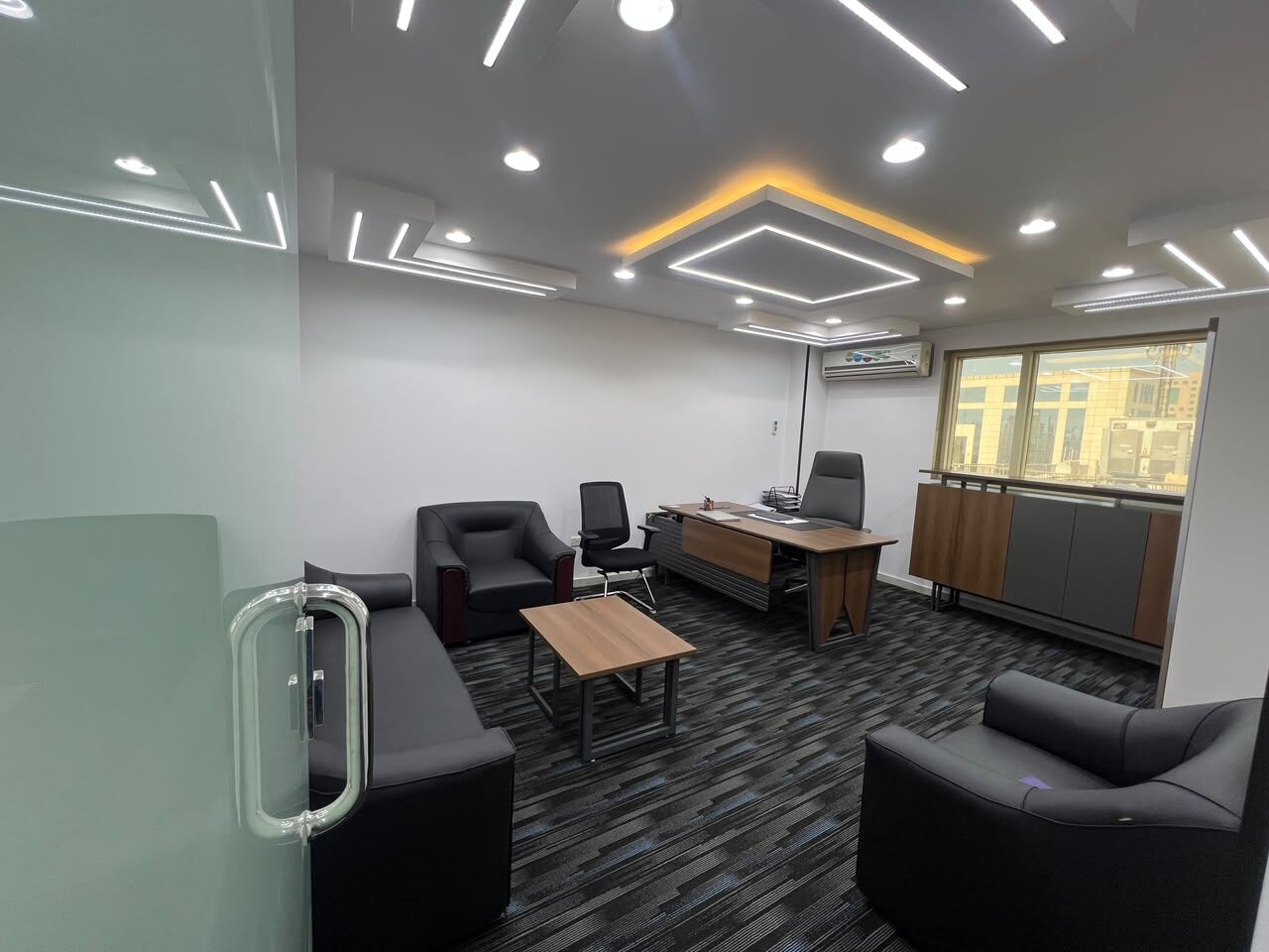 Jeddah, Offices, 100 Sq. Meter,  Fully Furnished Office For Rent &ndash; Ready To Move In
